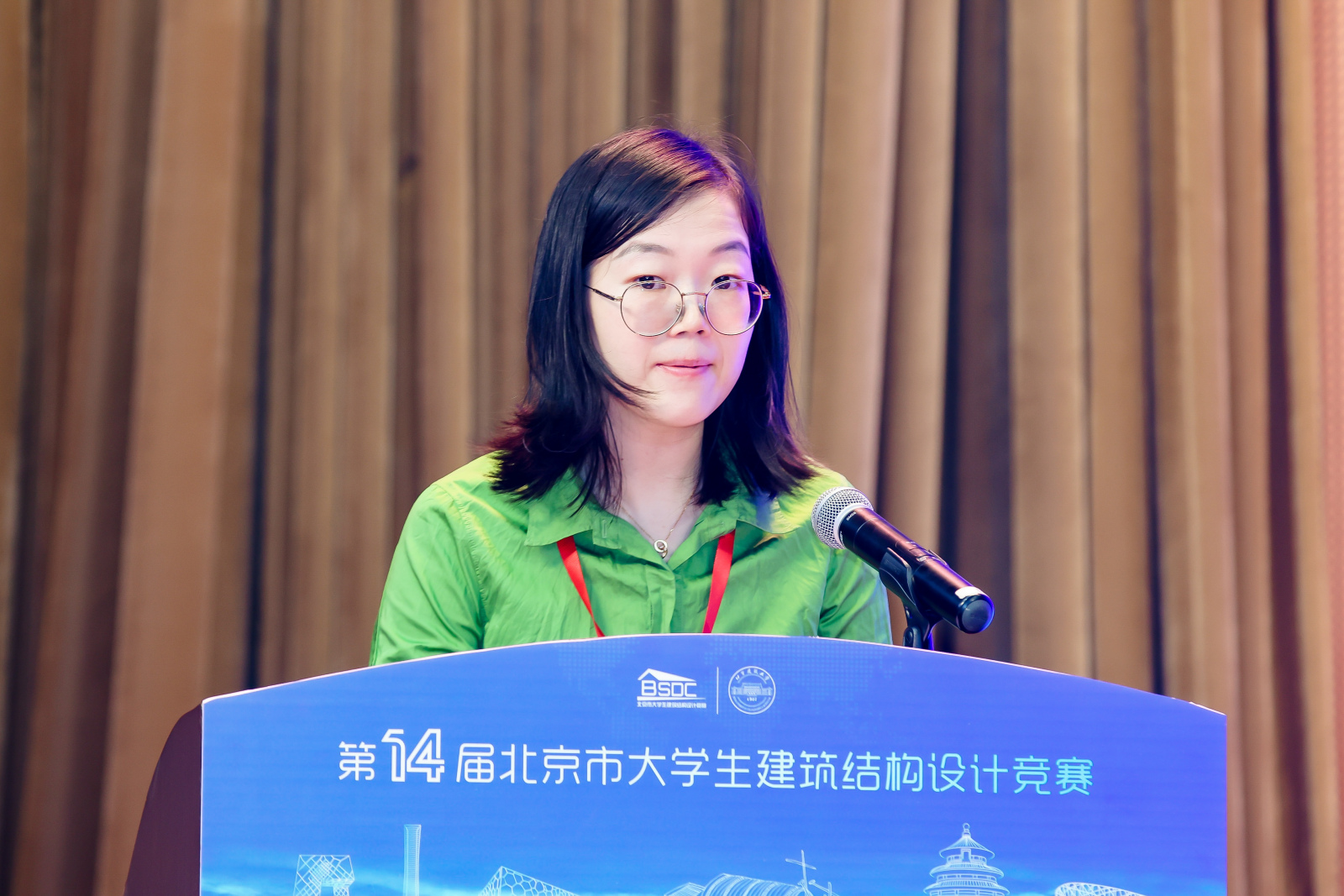 海油研究总院高级工程师石明代表评委宣誓.jpg